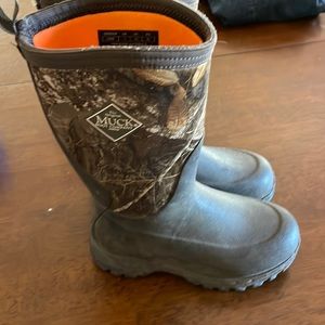 Kids size 1 Muck Boots
